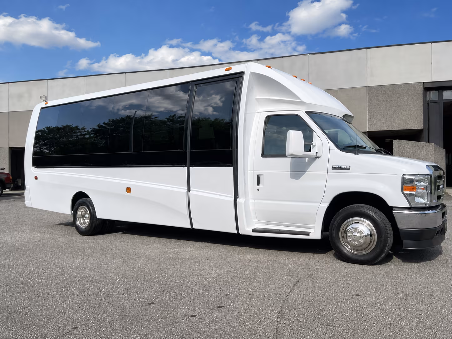 charter buses to snhu arena shows in manchester